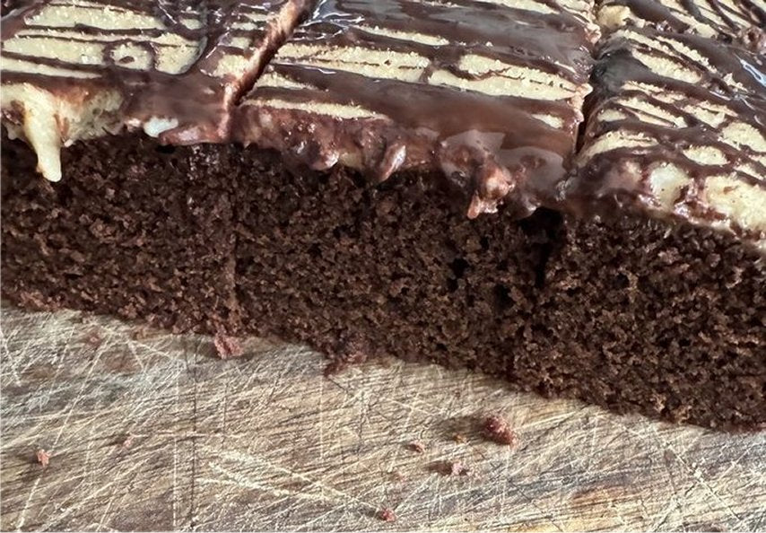 Cappuccino Brownies  * Delicious Espresso Infused Brownies with a Cappuccino Frosting & Chocolate Drizzle Topping