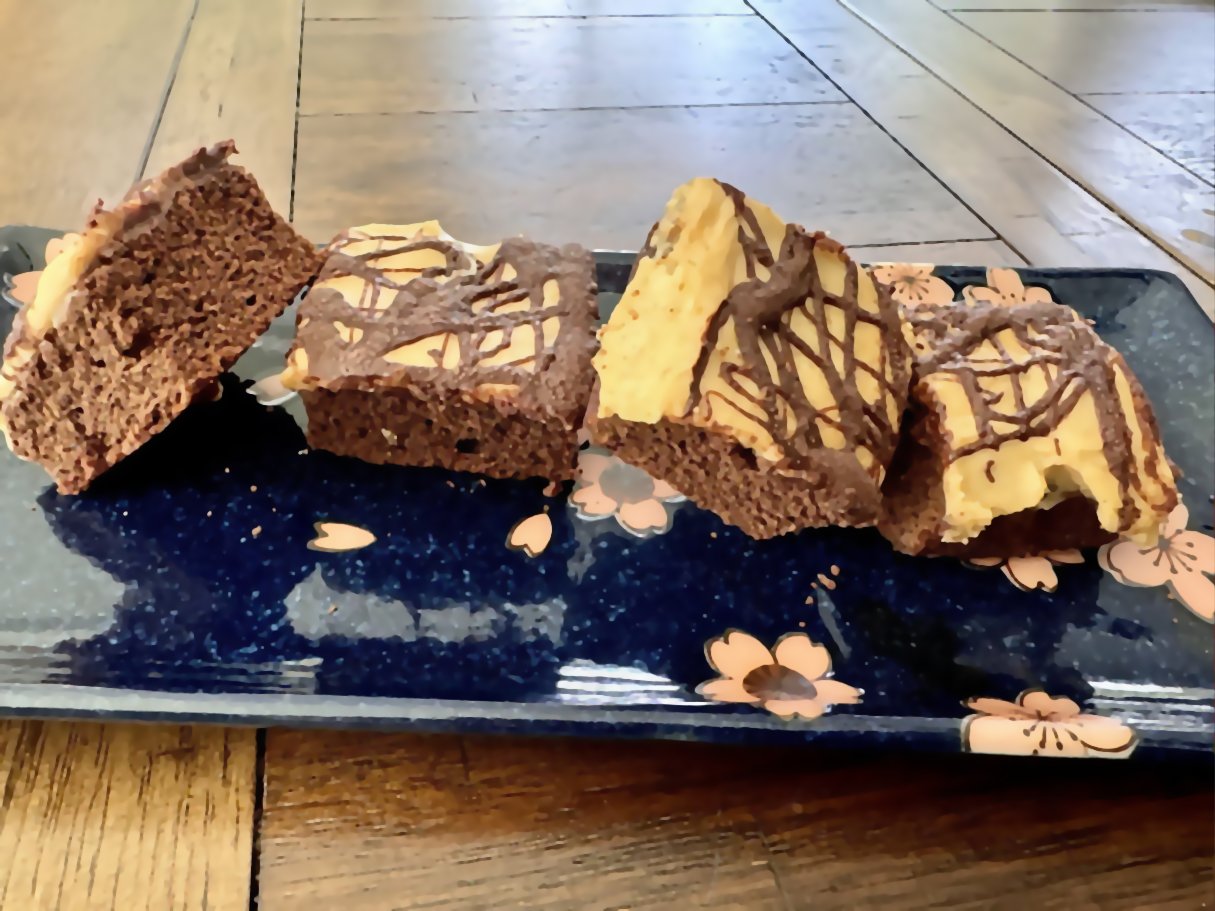 Cappuccino Brownies  * Delicious Espresso Infused Brownies with a Cappuccino Frosting & Chocolate Drizzle Topping