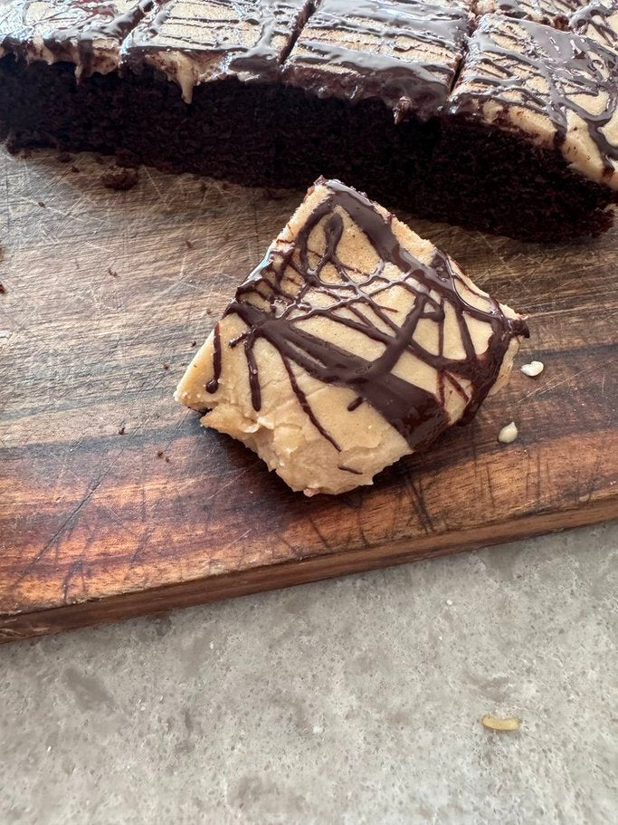 Cappuccino Brownies  * Delicious Espresso Infused Brownies with a Cappuccino Frosting & Chocolate Drizzle Topping